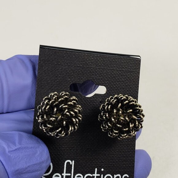 Women's Stunning Gun Metal Pine Cone Stud Earrings - Stylish & Elegant, 0.5-inch - Picture 3 of 7